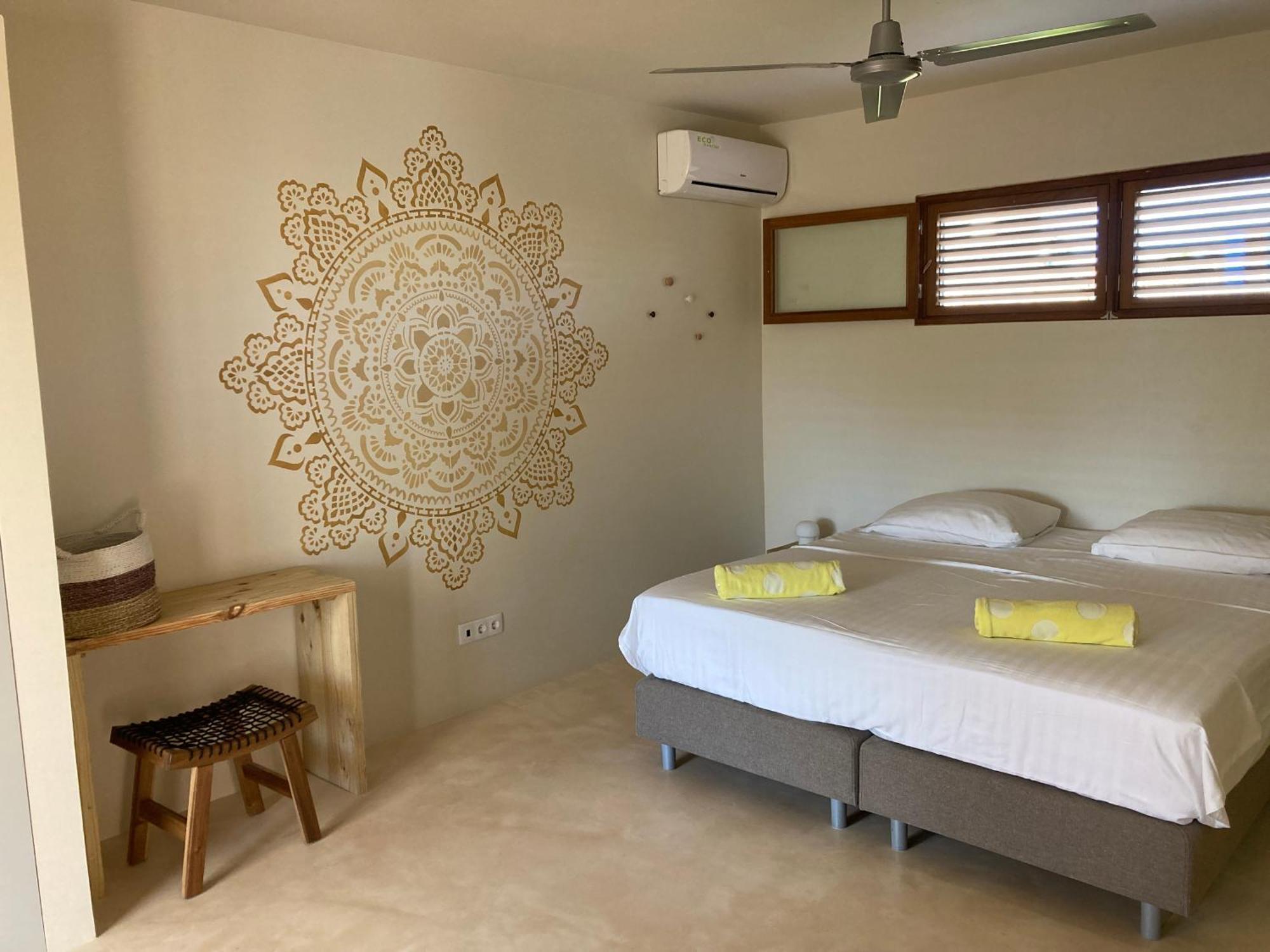Isla Penthouse & Garden Apartments Bonaire Playa Exterior photo